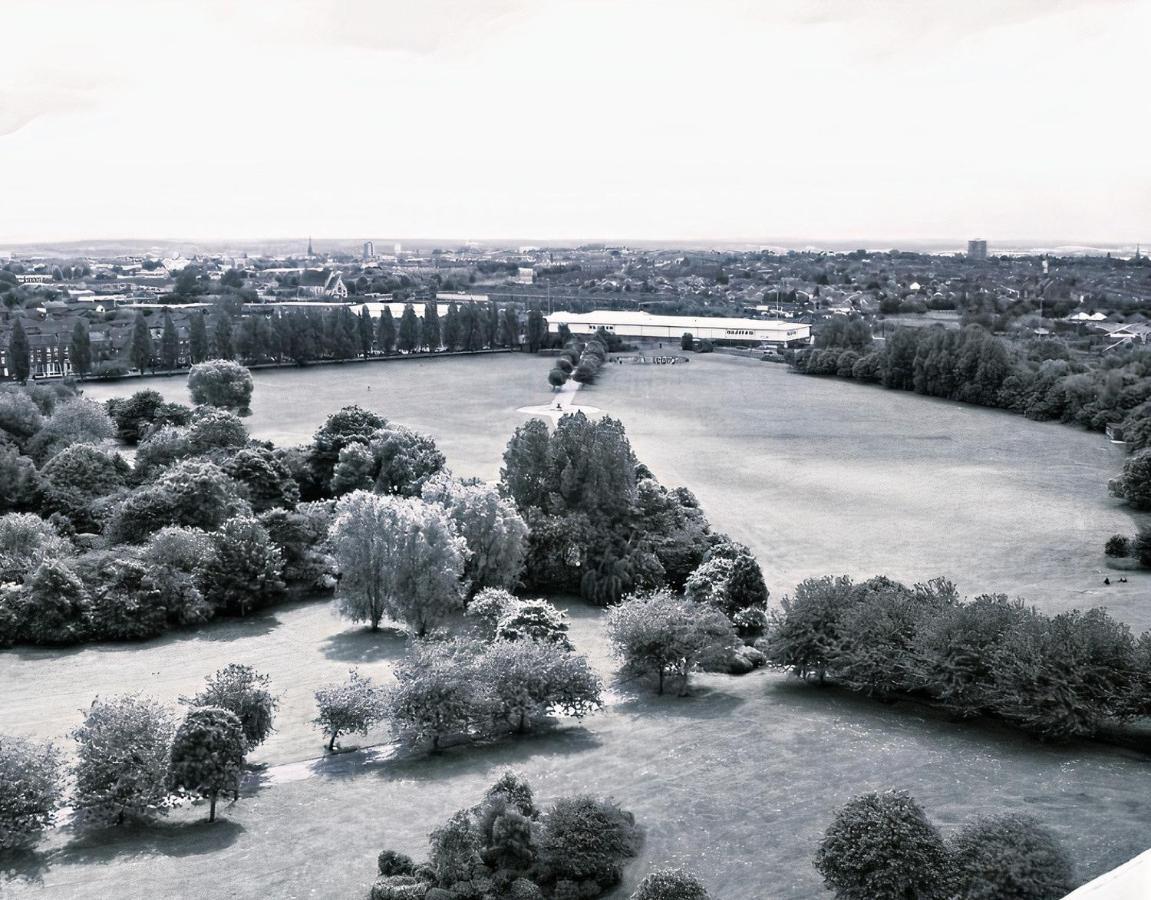 Sidemersey Livings - Botanical Hidden Gems, Magical Gardens Apartment Liverpool