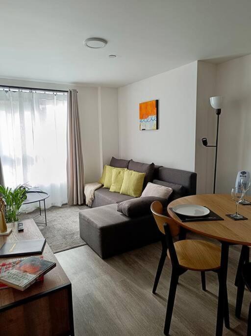 Apartment Modern & Centrally Located *