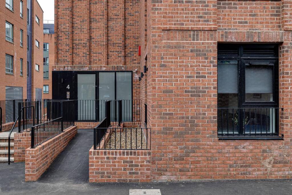 Modern & Centrally Located Apartment