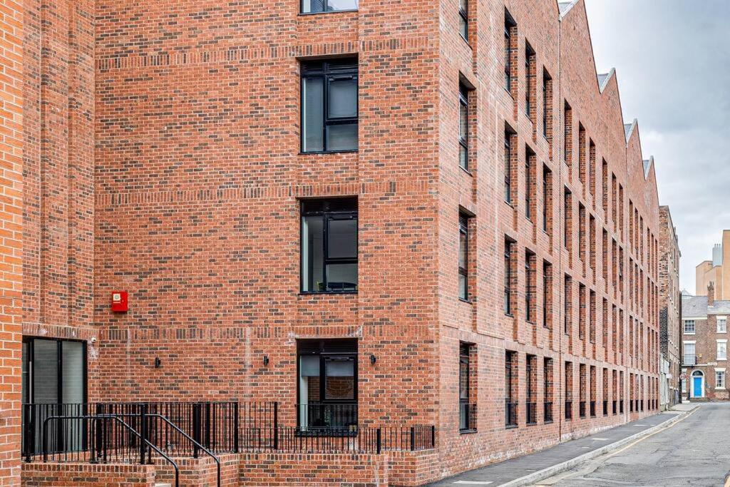 Modern & Centrally Located Apartment *