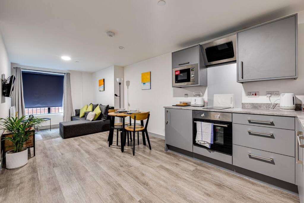 Modern & Centrally Located Apartment Liverpool