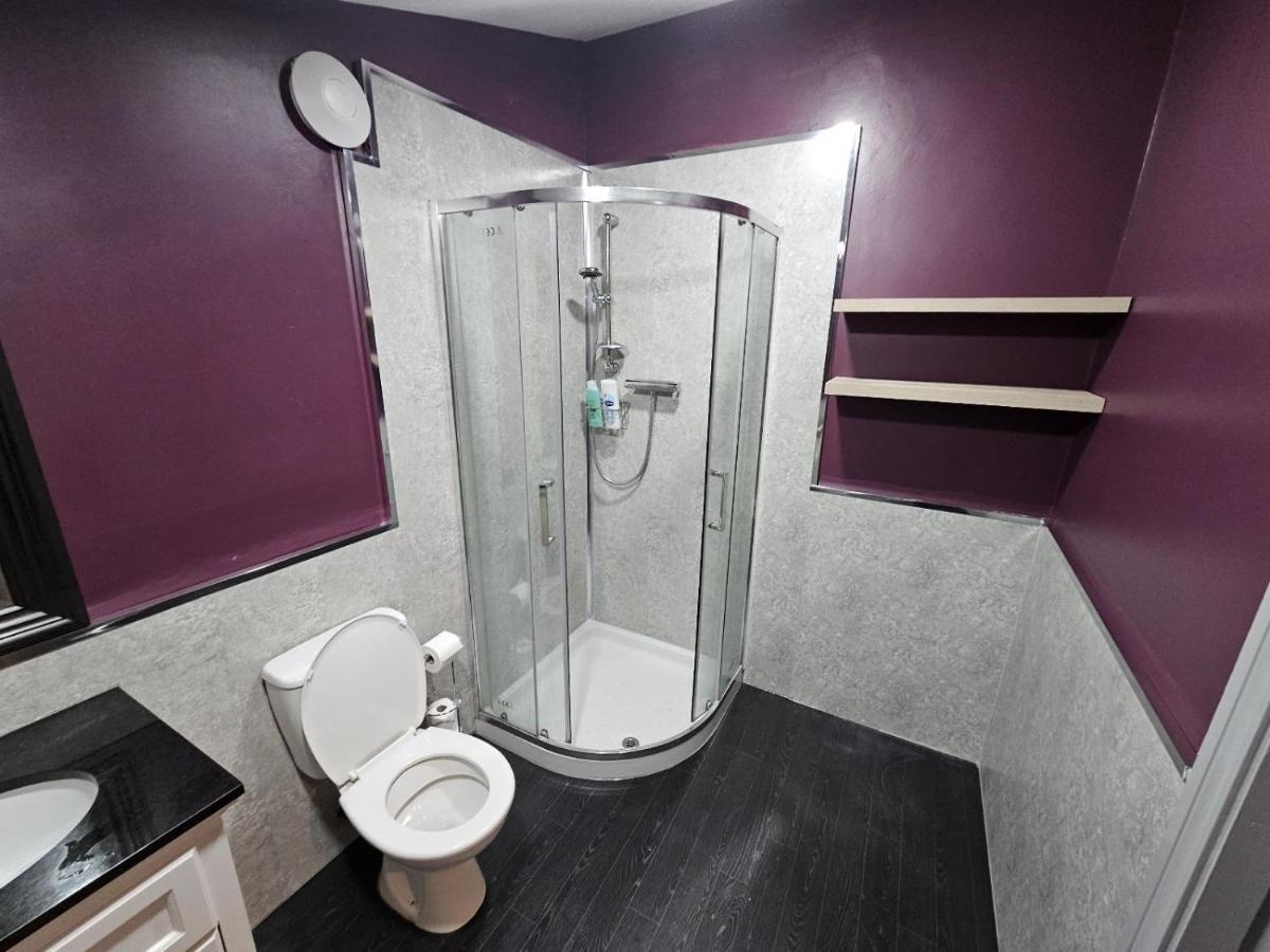 Centre Sleeps 4, Free Parking Apartment Liverpool
