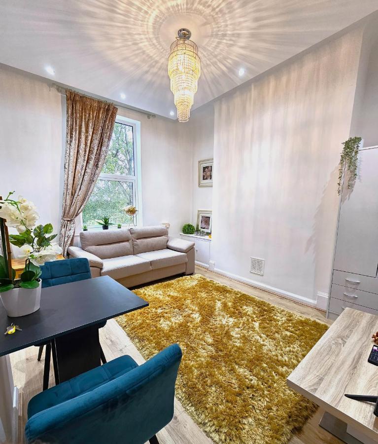 Apartment Sidemersey Livings - Botanical Hidden Gems, Magical Gardens