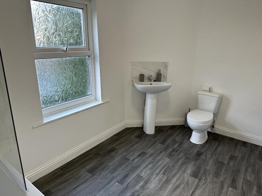 7 Greenfield Road Apartment *