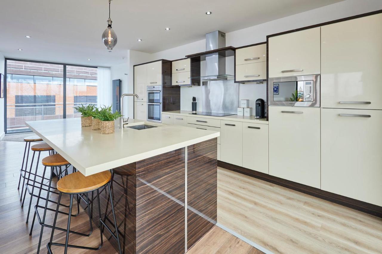 Host & - The Knight Street Penthouses *