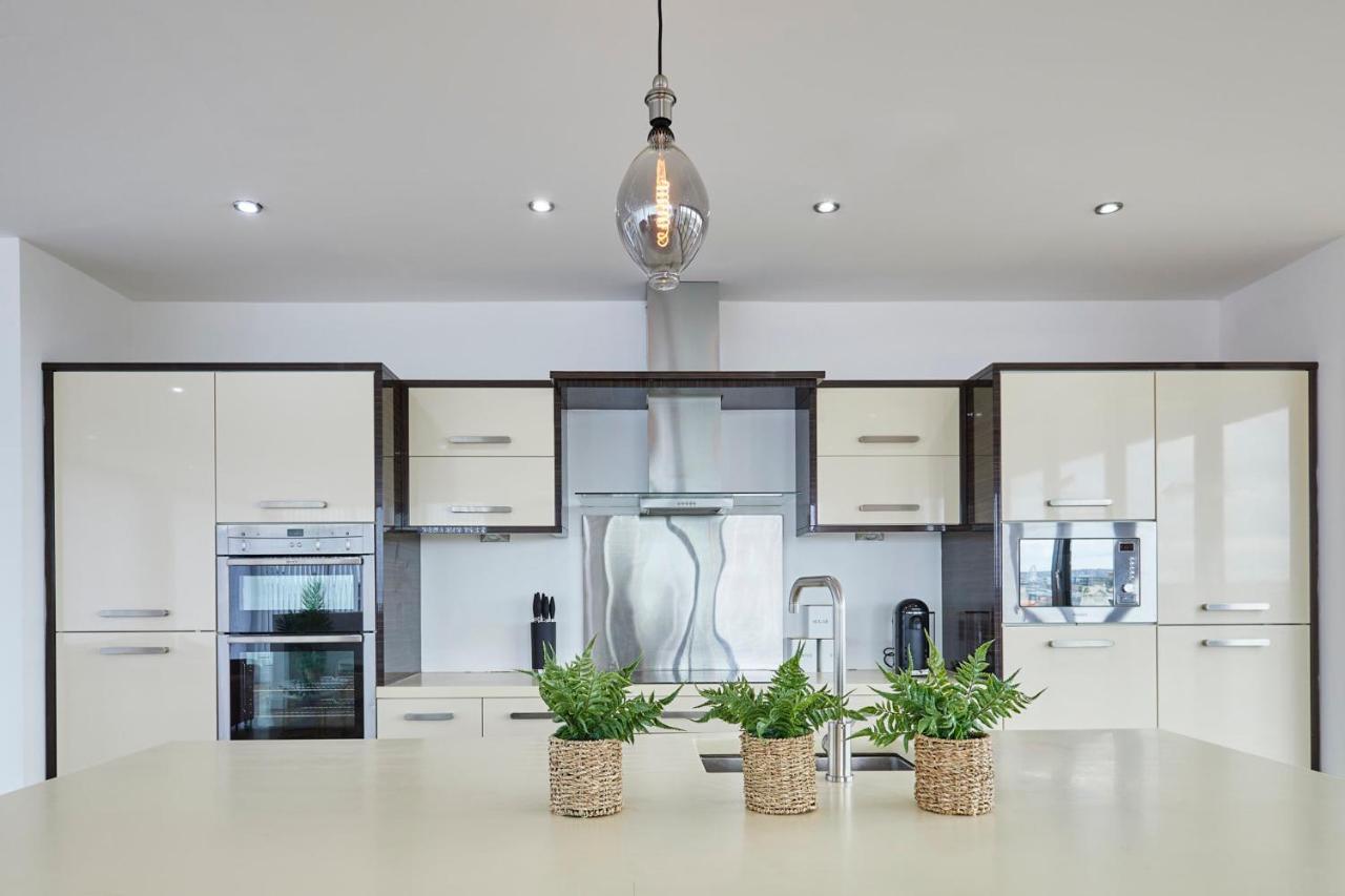 Host & - The Knight Street Penthouses