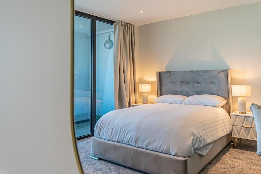 Luxurious 1 Bed - River View *