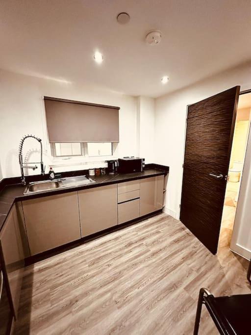 Apartment Luxury Central 2-bedroom: Smart Comfort Liverpool