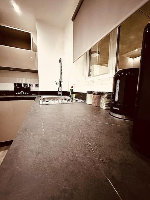 Luxury Central 2-bedroom: Smart Comfort *