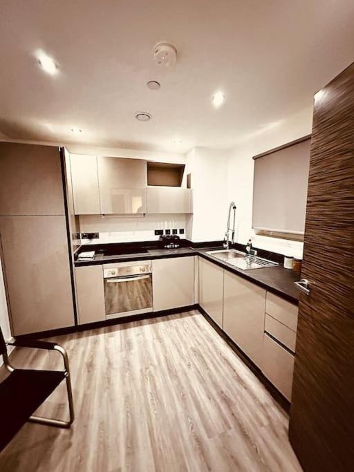 Apartment Luxury Central 2-bedroom: Smart Comfort Liverpool