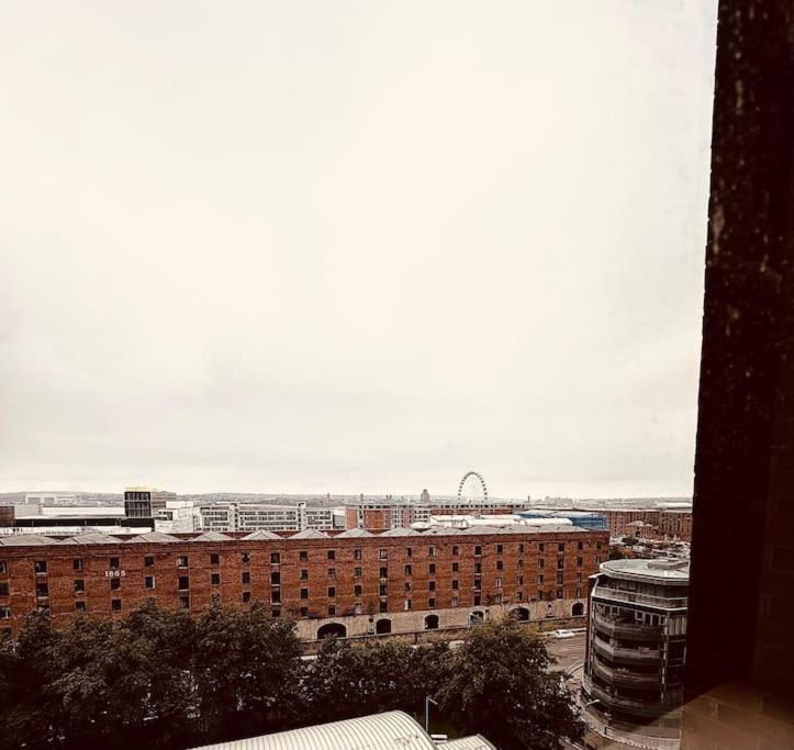 Luxury Central 2-bedroom: Smart Comfort Liverpool