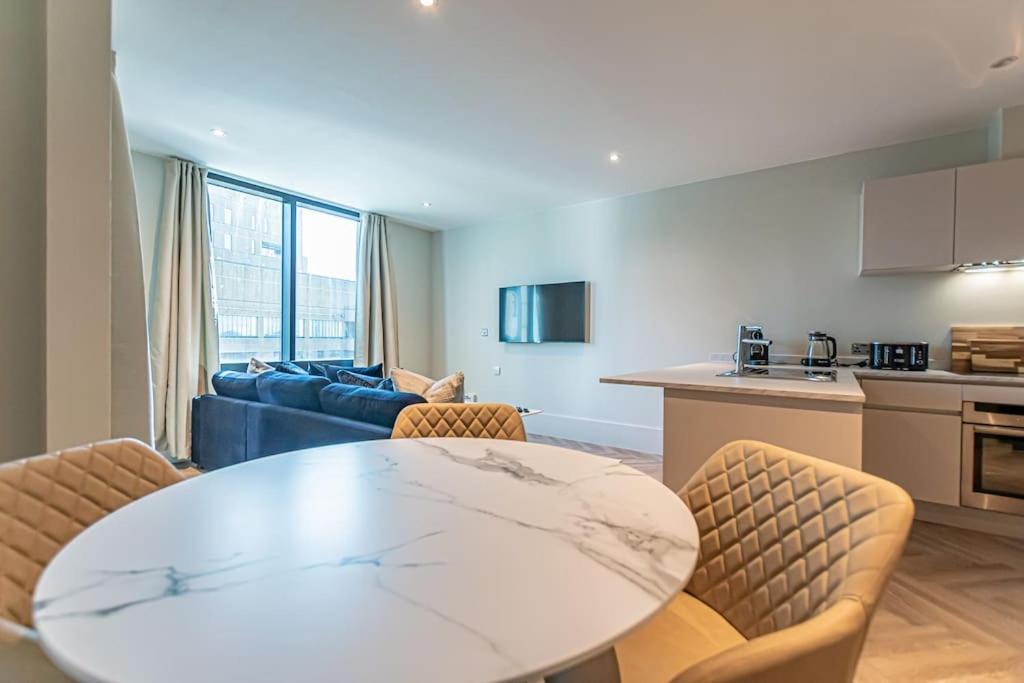 Luxurious 1 Bed - View Apartment