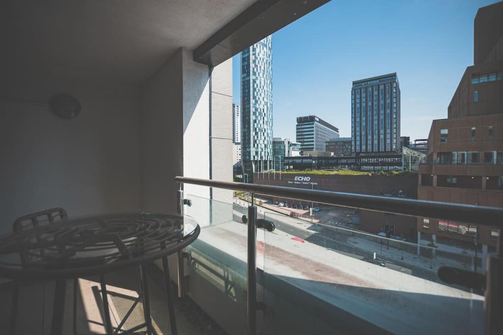 Luxurious 1 Bed - View Apartment *
