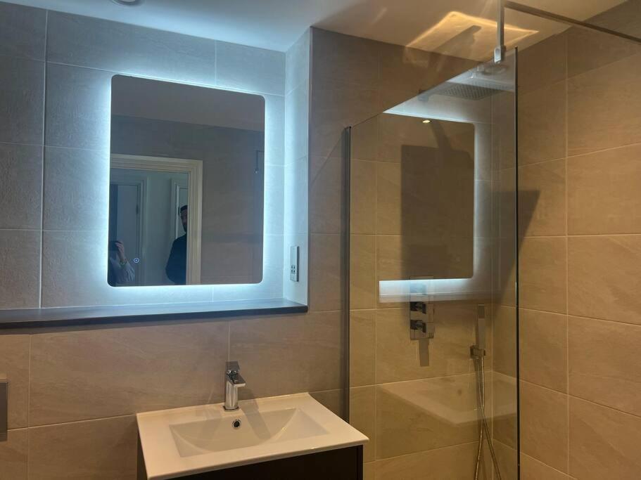 2 Bedroomed By Sefton Park And Spire Hospital Apartment Liverpool