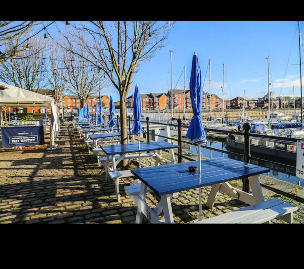 Boats Sleeping 4 In Marina *