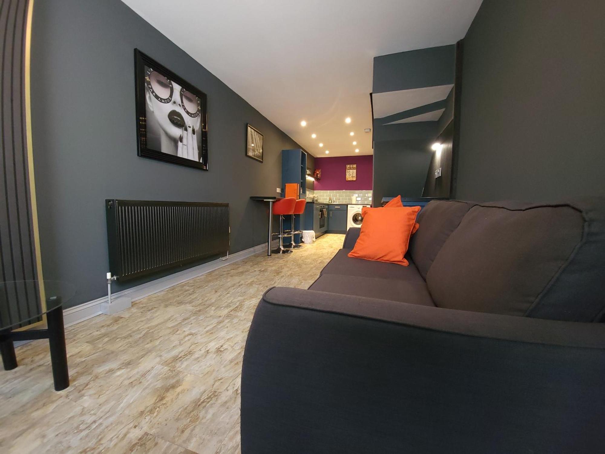 Centre Sleeps 4, Free Parking Apartment Liverpool