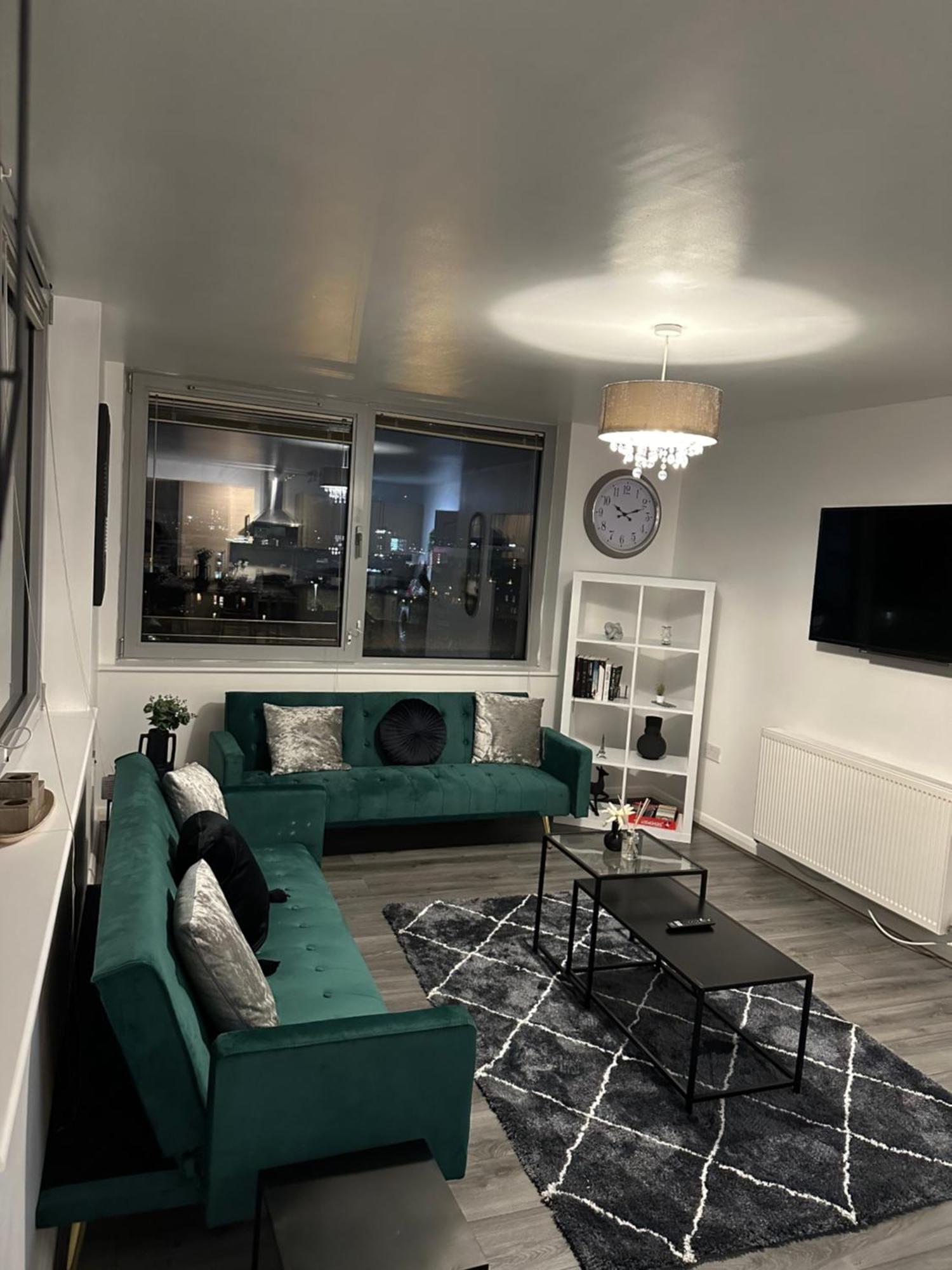 Centre 2 Bed Free Parking *