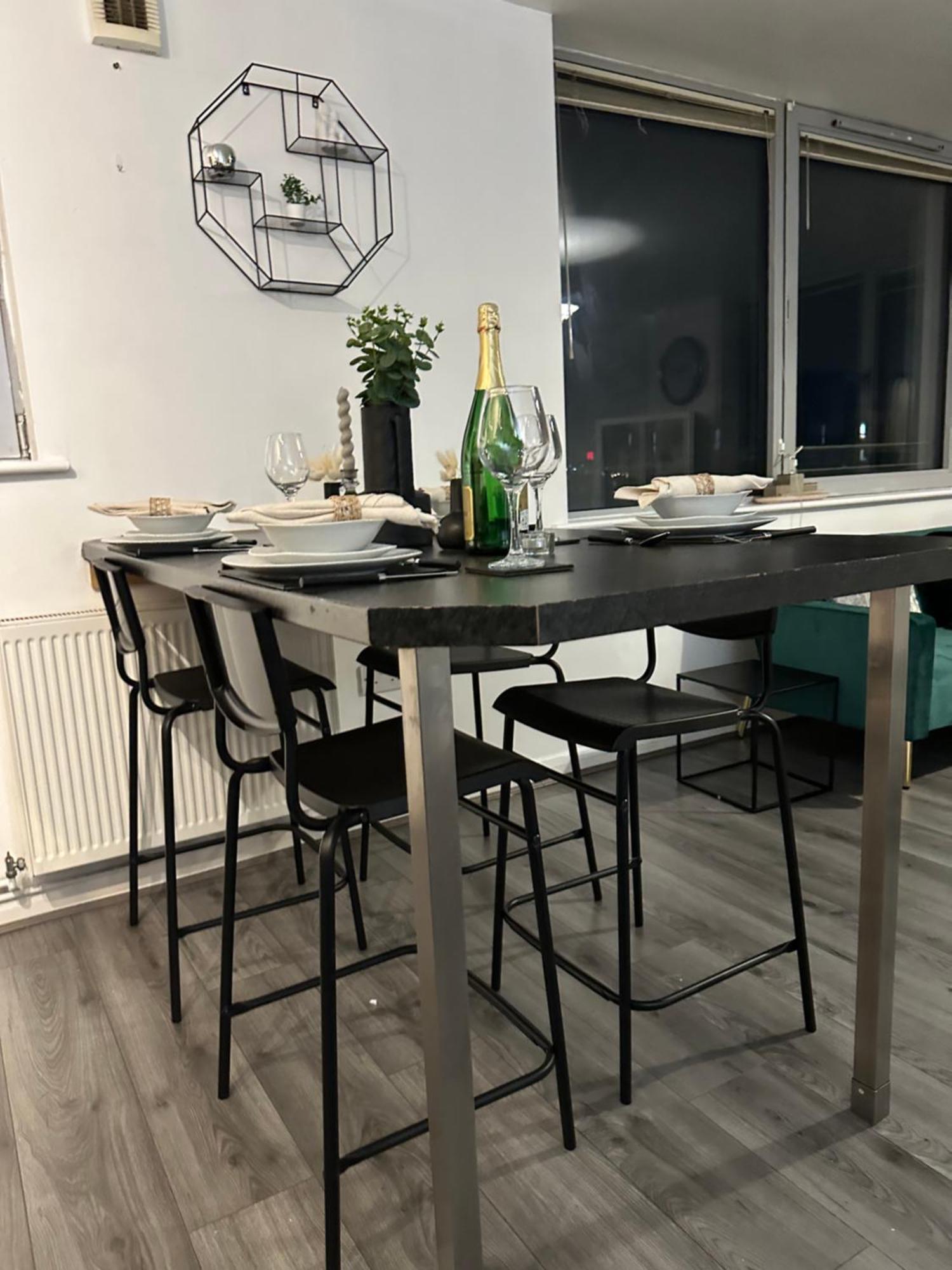 Centre 2 Bed Free Parking *