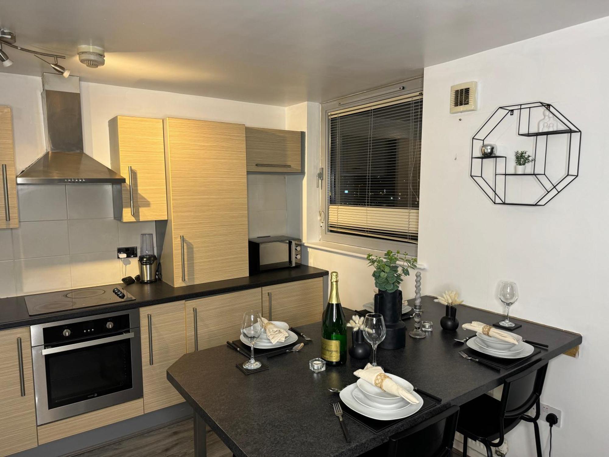 Centre 2 Bed Free Parking *