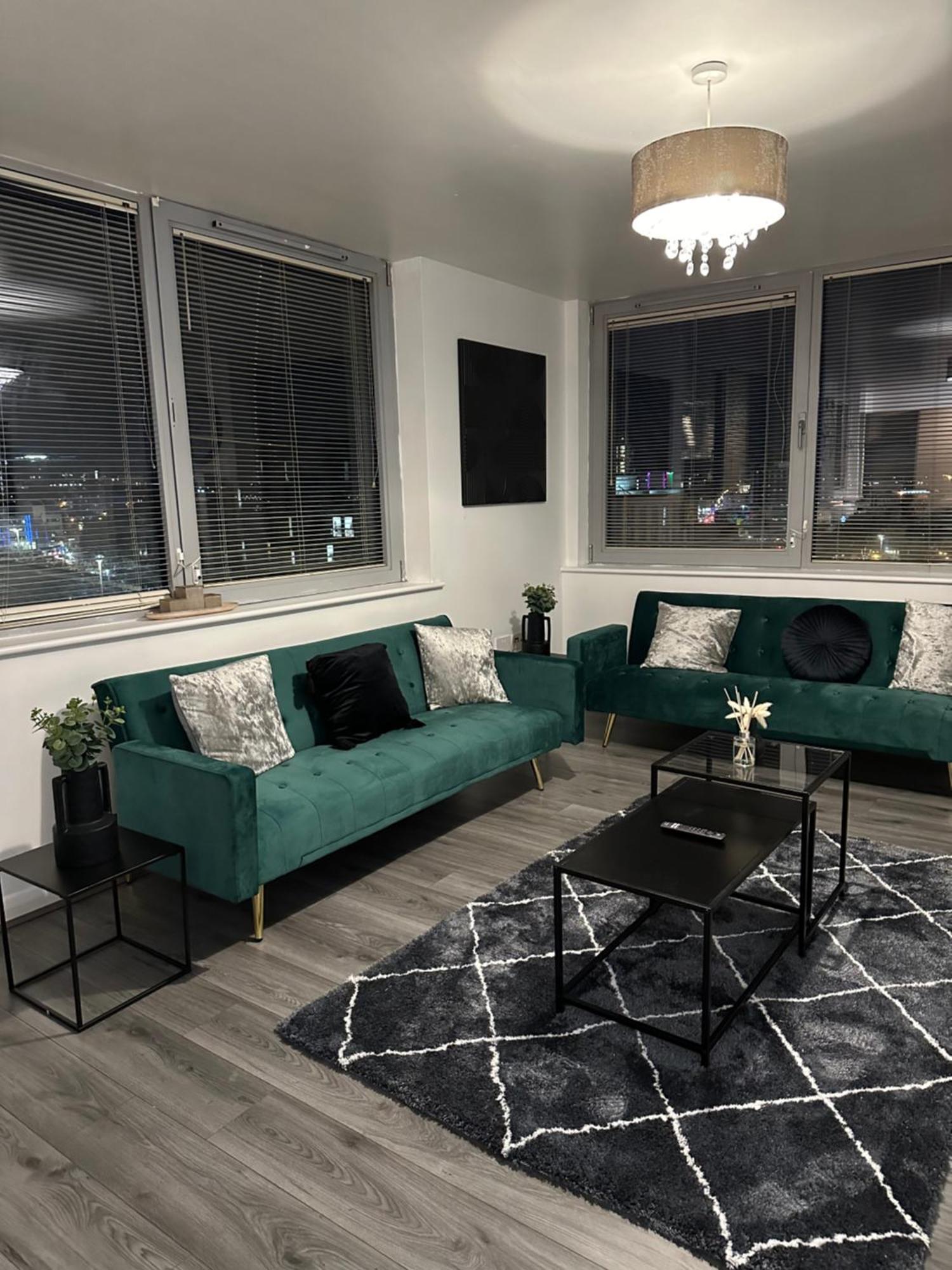 Centre 2 Bed Free Parking
