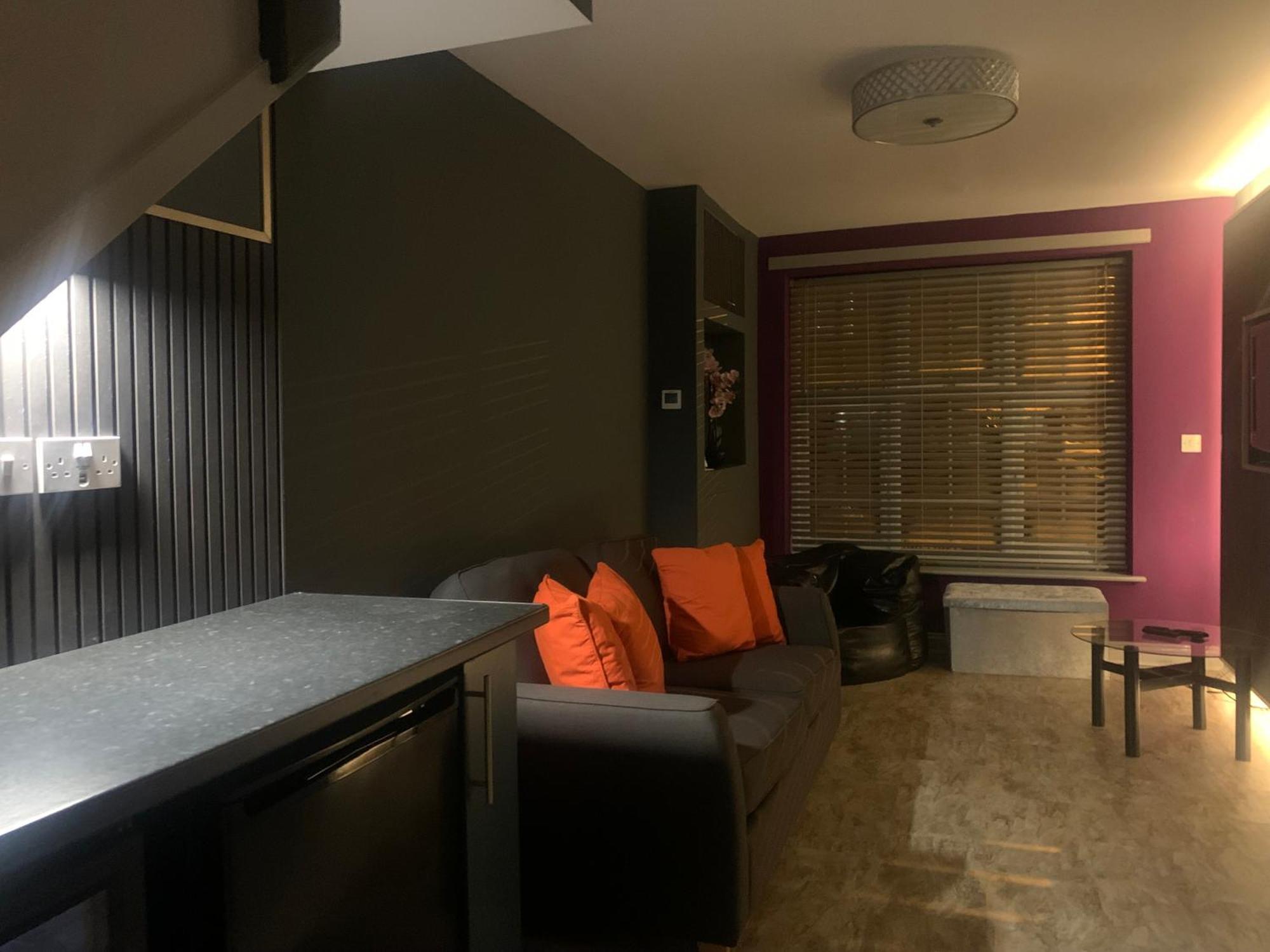 Centre Sleeps 4, Free Parking *