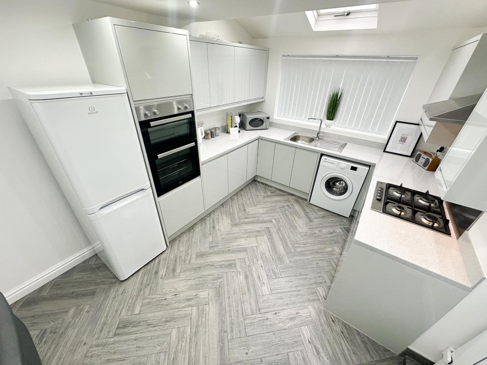 Holiday home Modern & Spacious, 4 Bedroom , 9ppl Free Wifi & Parking Liverpool