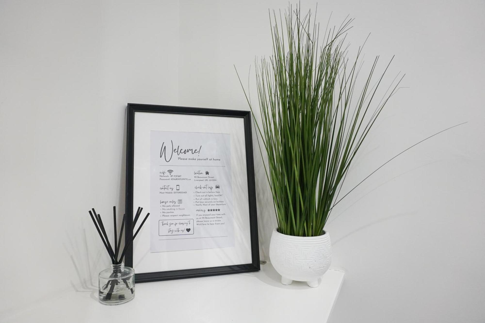 Modern & Spacious, 4 Bedroom , 9ppl Free Wifi & Parking * Liverpool