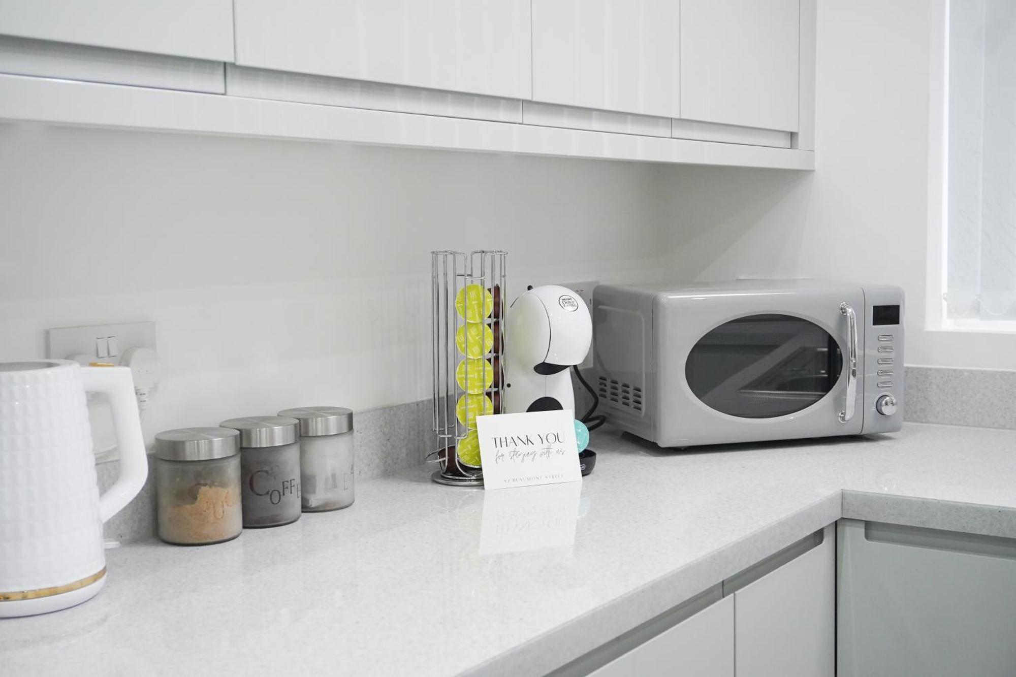 Modern & Spacious, 4 Bedroom , 9ppl Free Wifi & Parking Liverpool