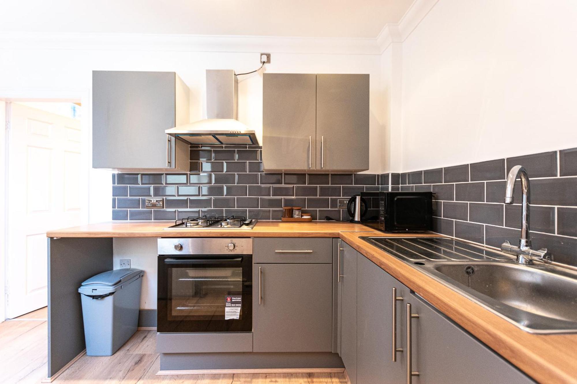 Apartment Stylish 1-bed Flat In By 53 Degrees Property, Ideal For Business & Long-term Stays! *