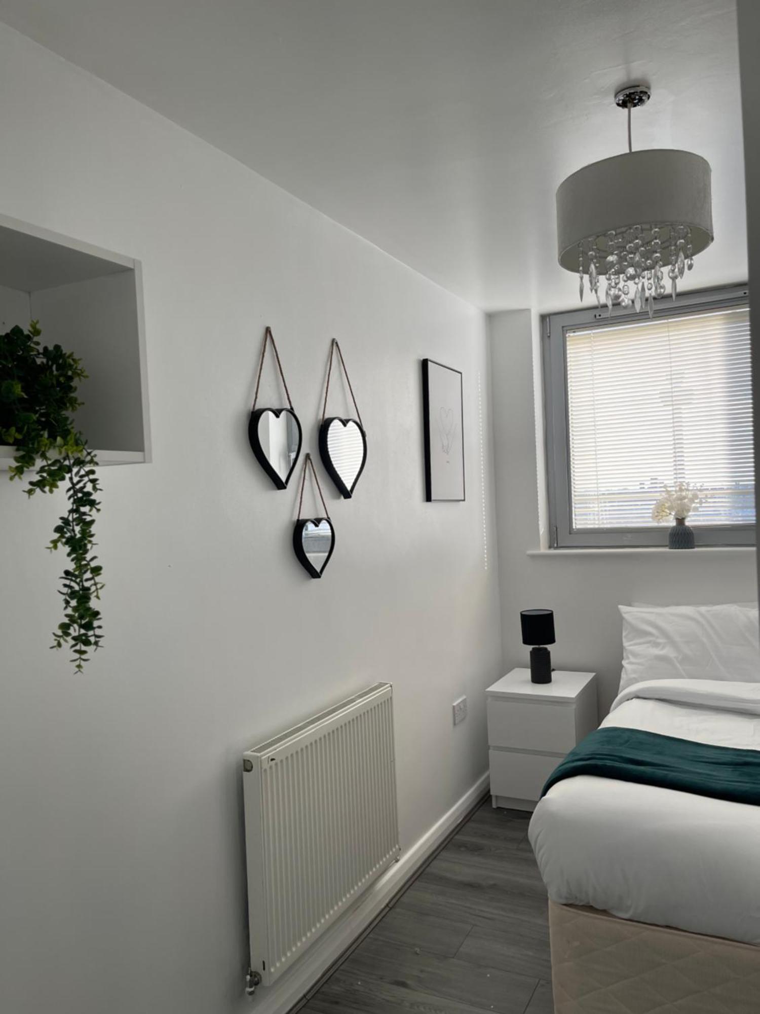 Centre 2 Bed Free Parking *