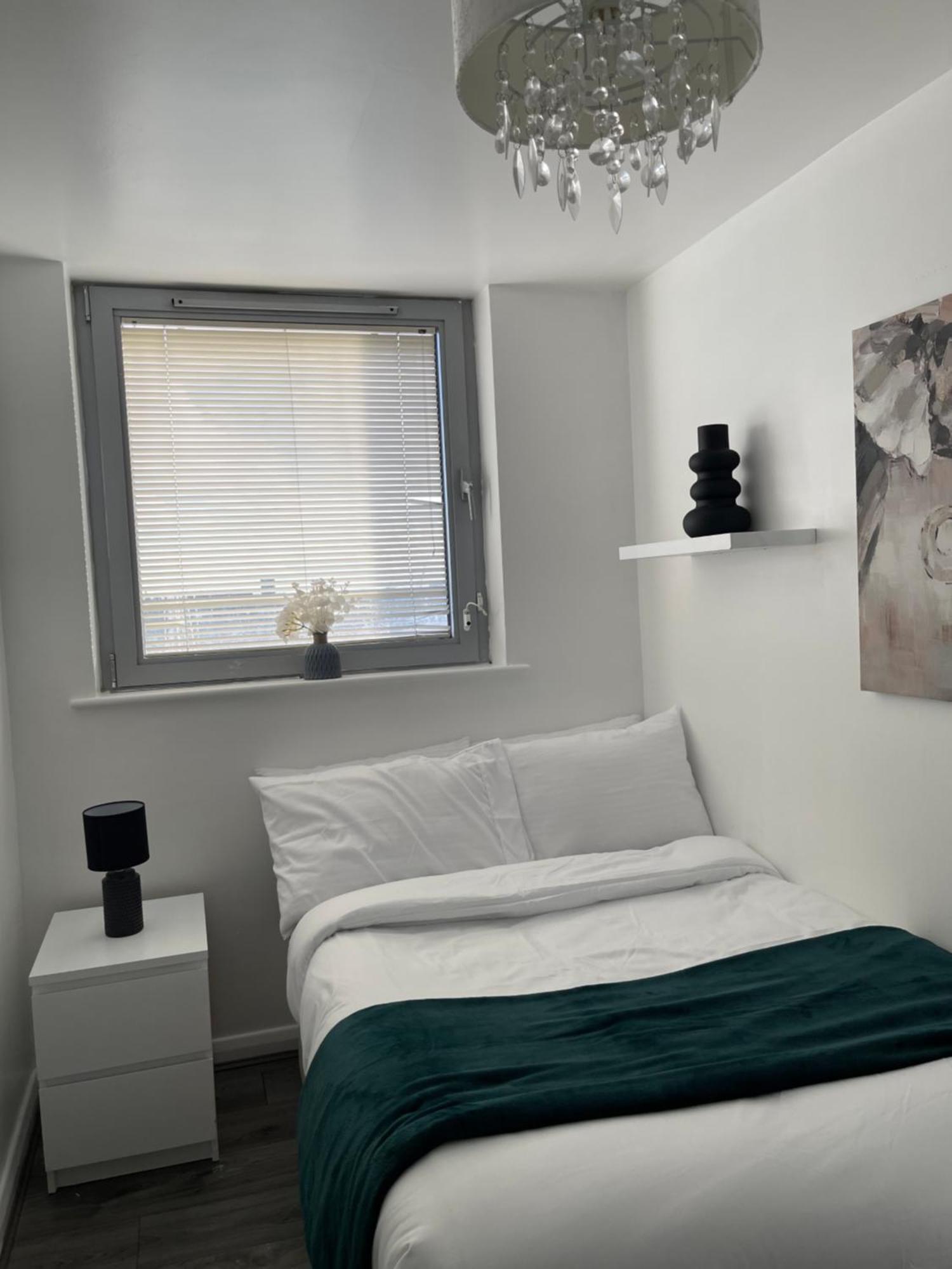 Centre 2 Bed Free Parking *