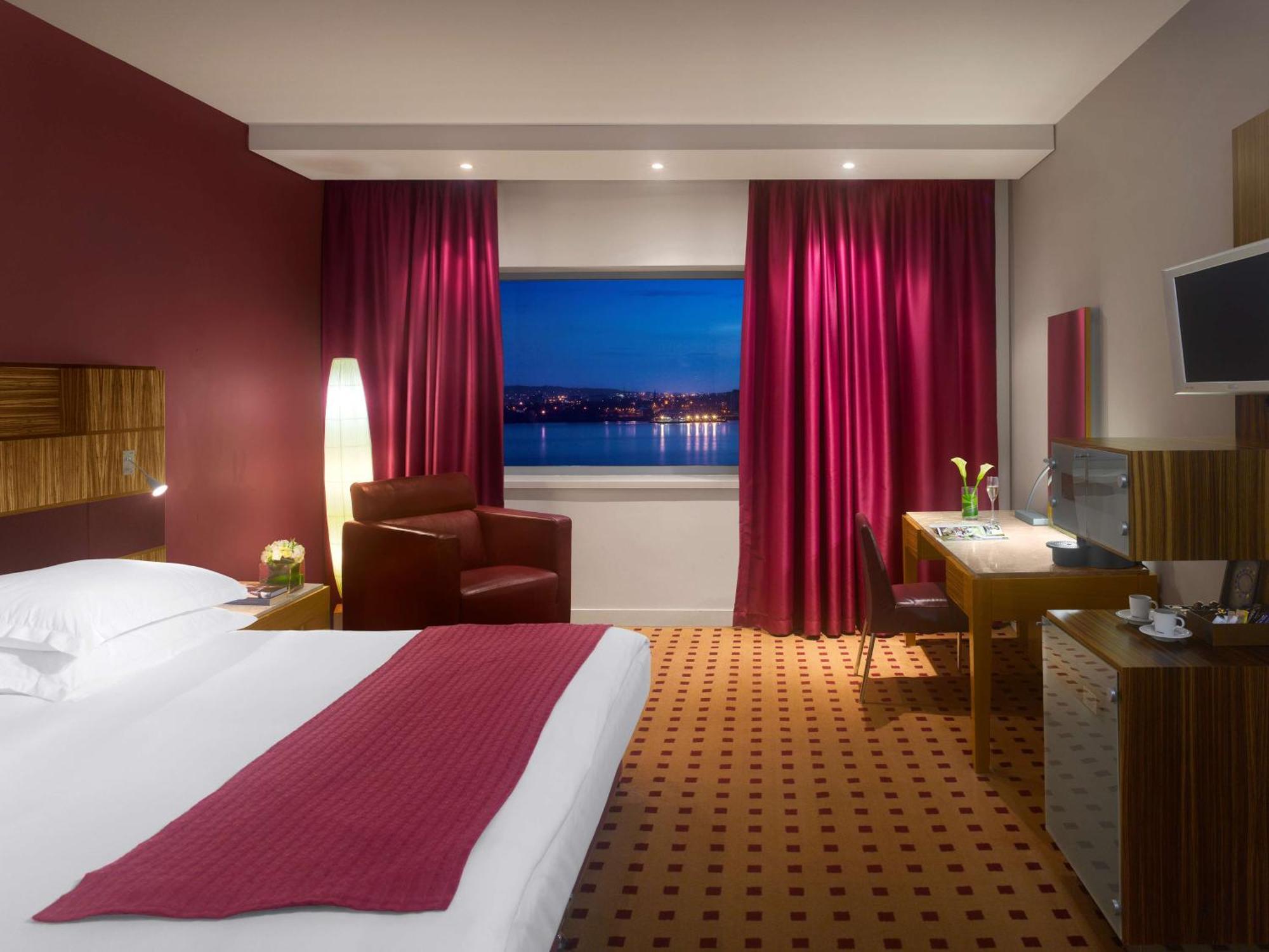 Hotel Radisson Blu Hotel, 4*
