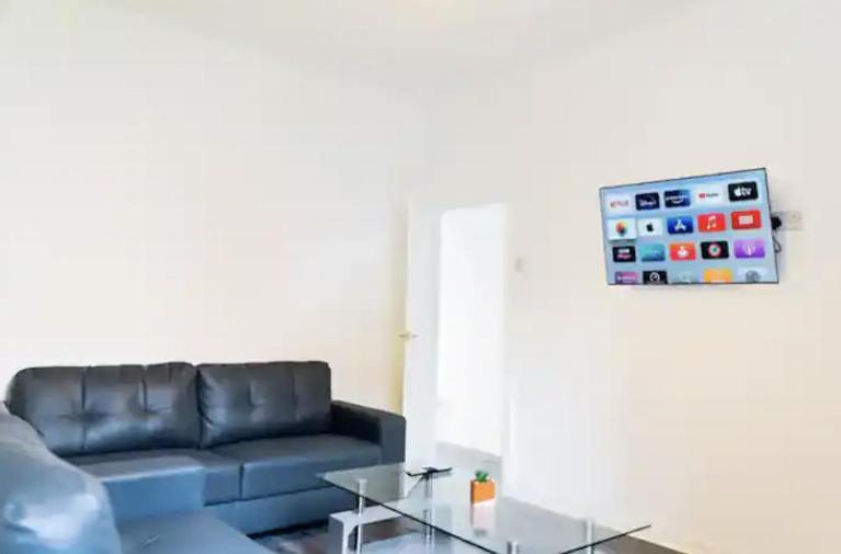 Bright 4br Home, Perfect For Groups Apartment