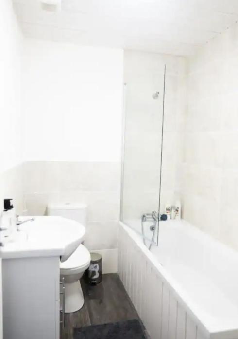Bright 4br Home, Perfect For Groups Apartment *