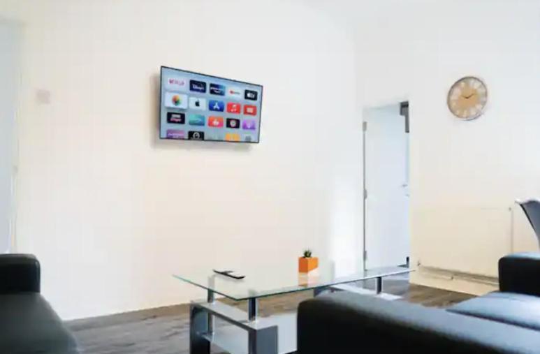 Bright 4br Home, Perfect For Groups Liverpool