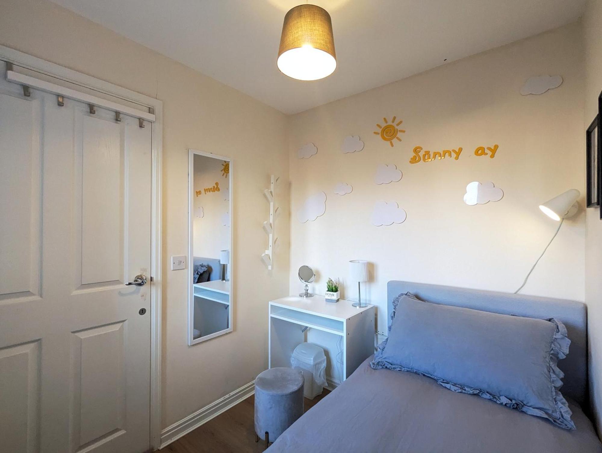 Large 4-bedrooms & 3 Bath Townhouse, Free Parking