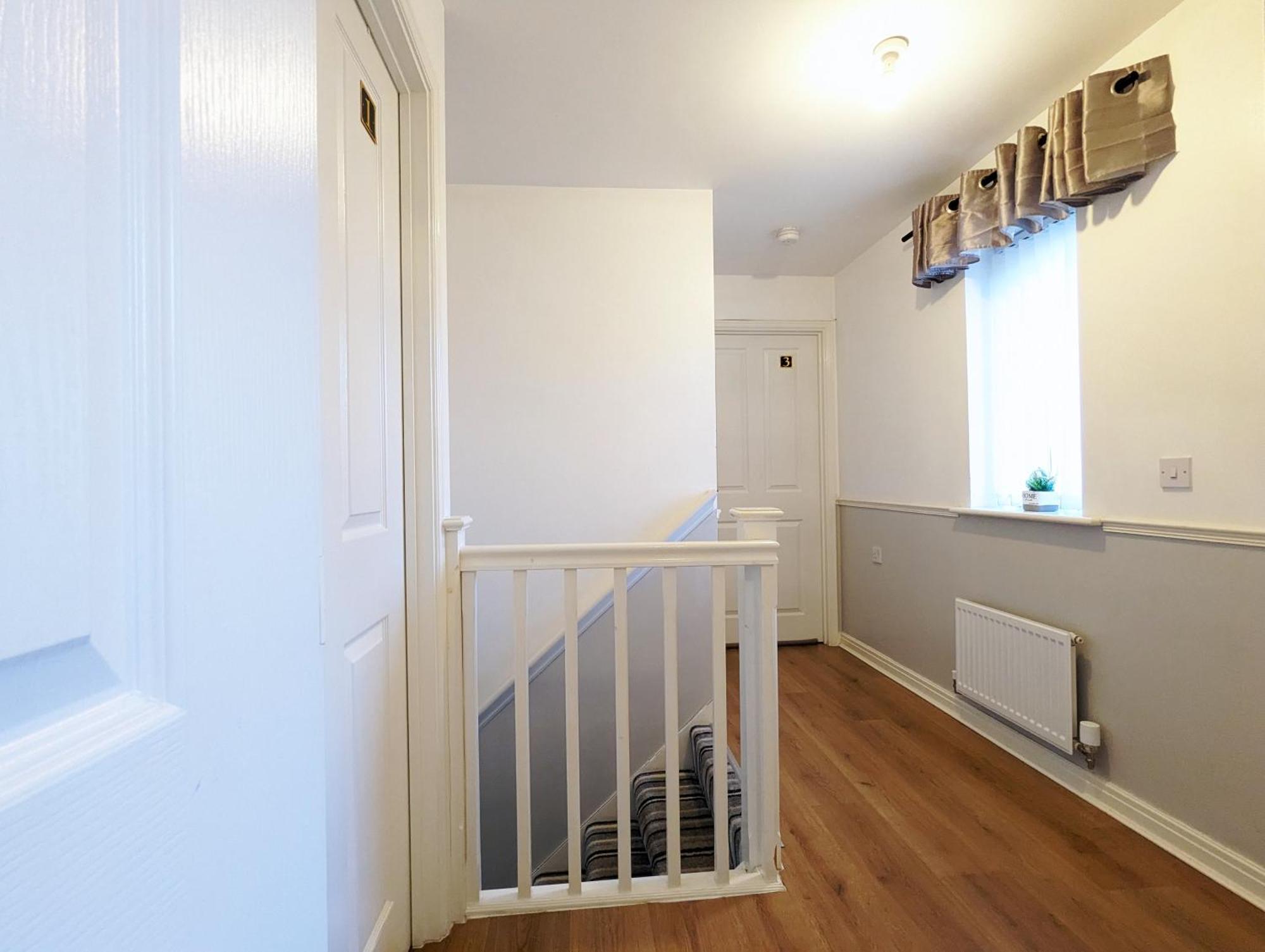 Large 4-bedrooms & 3 Bath Townhouse, Free Parking Holiday home