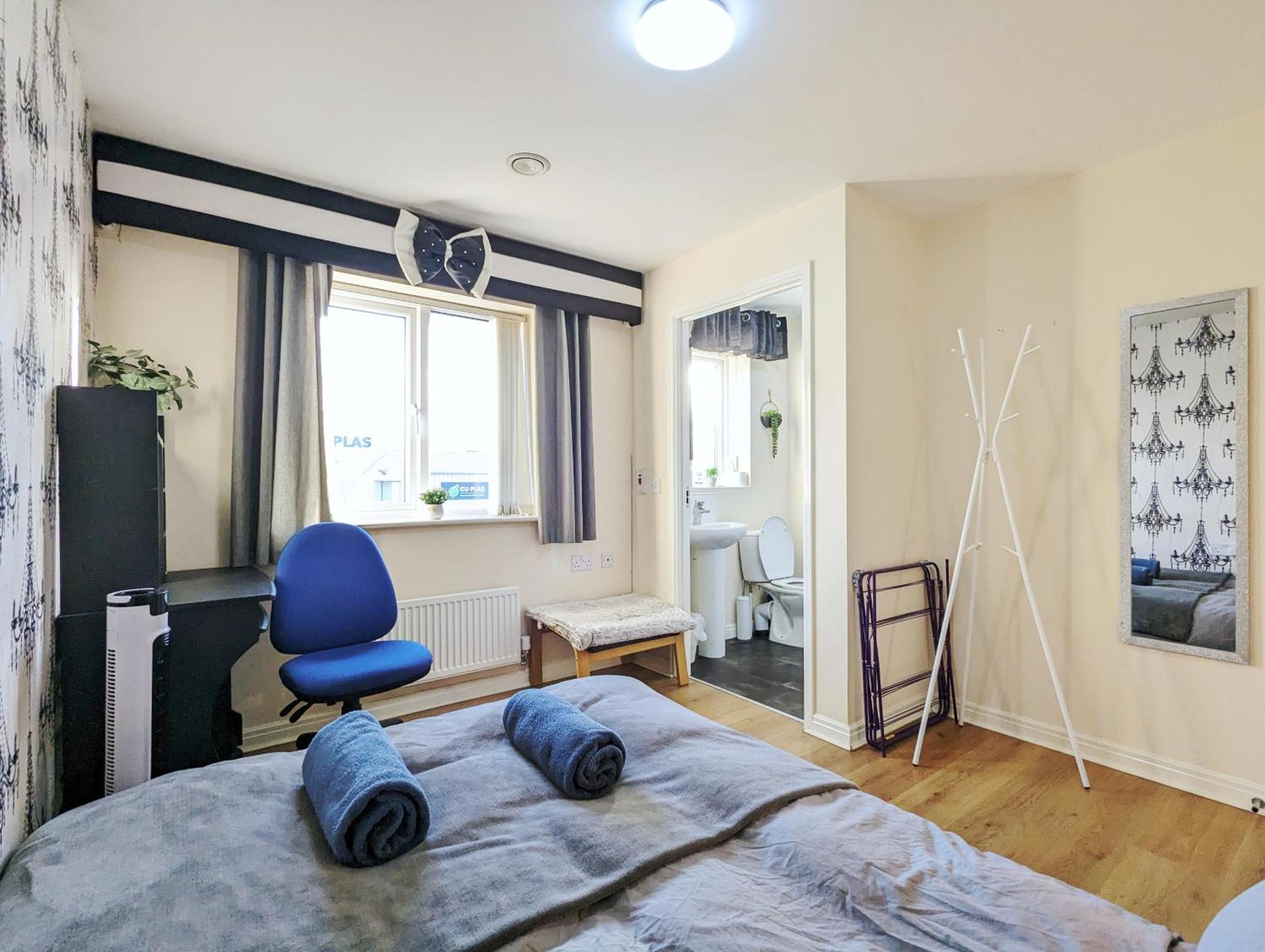 Holiday home Large 4-bedrooms & 3 Bath Townhouse, Free Parking
