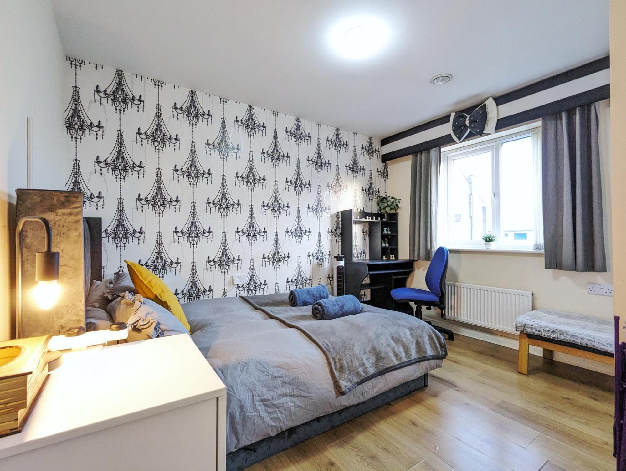 Holiday home Large 4-bedrooms & 3 Bath Townhouse, Free Parking