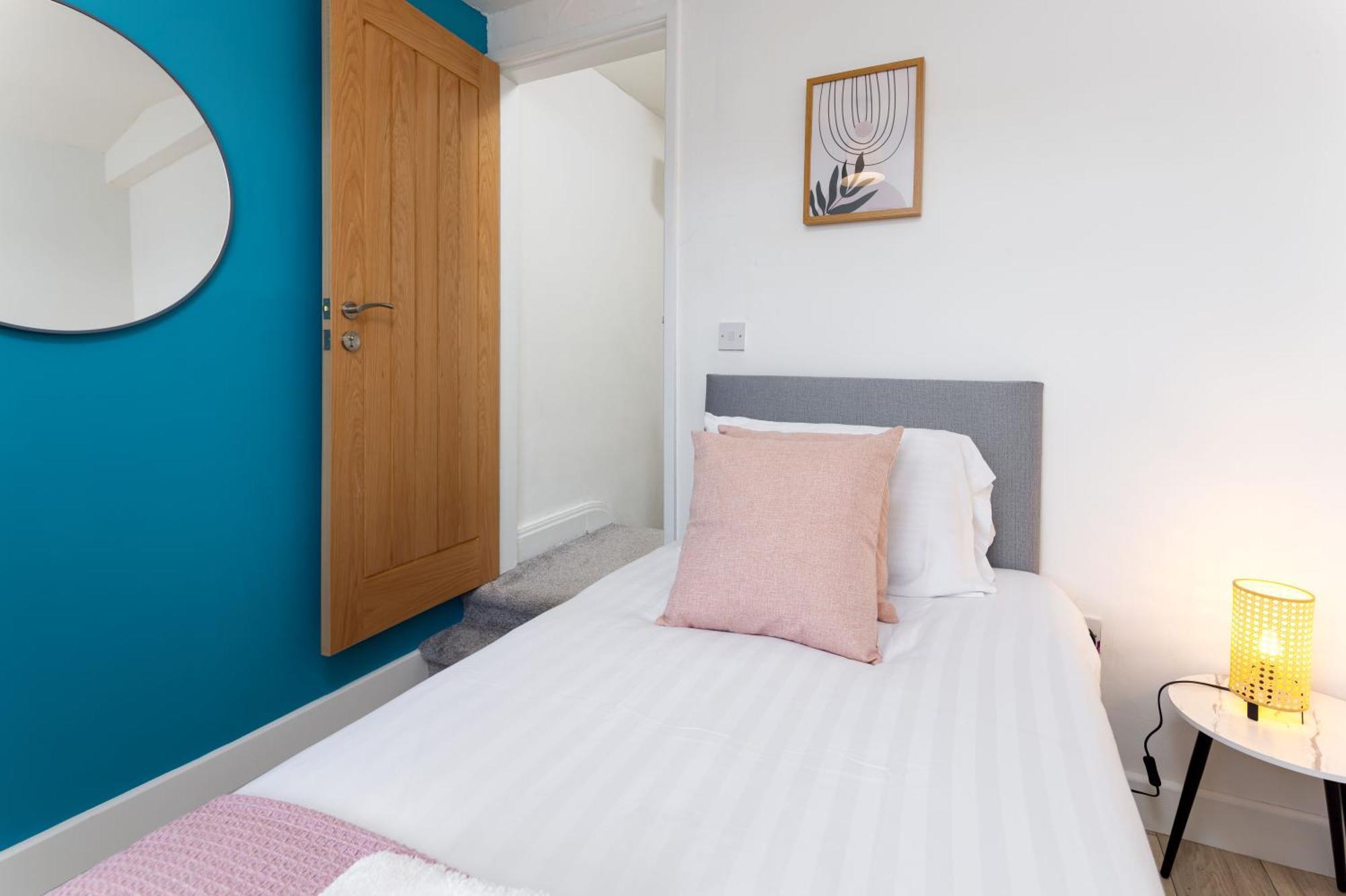 St Davids House - Air Host & - 4 Bedrooms Holiday home