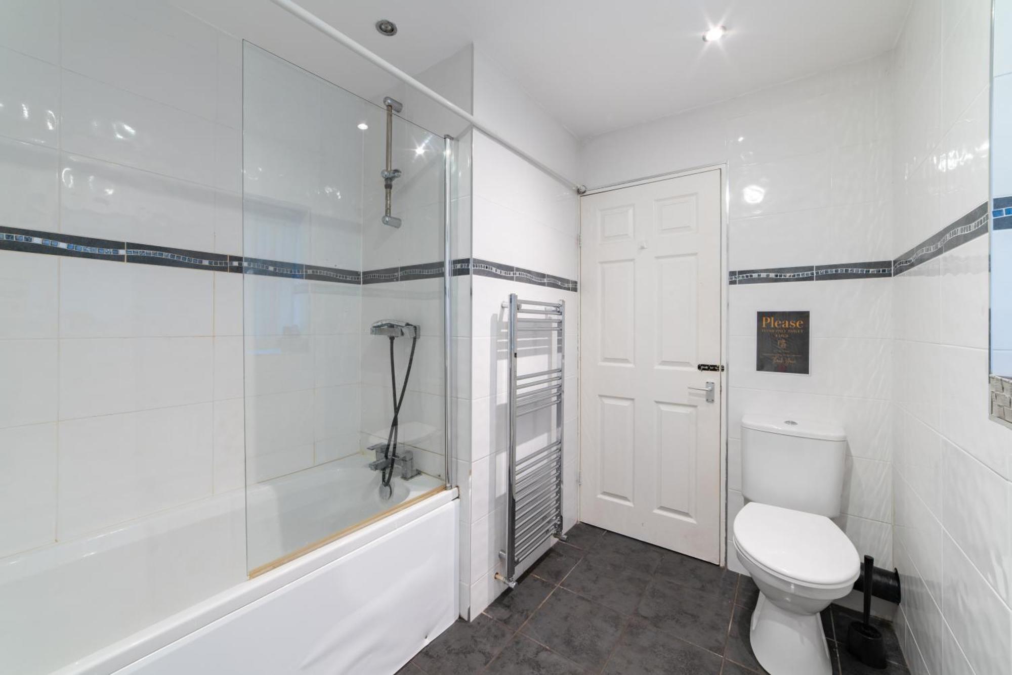 Cozy In Shared Near Anfield Stadium With Parking And Wifi Homestay