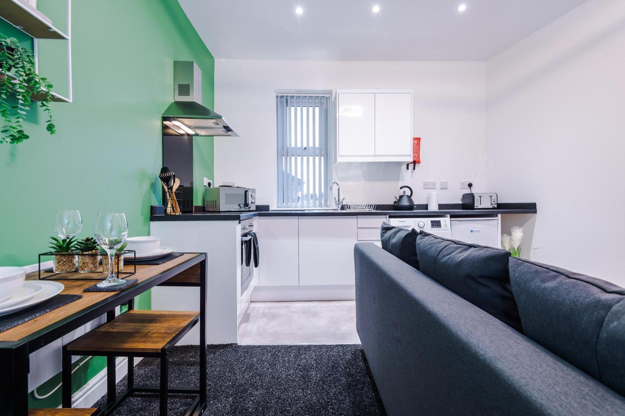 Charming - Rocky Ln Chambers Flat 3