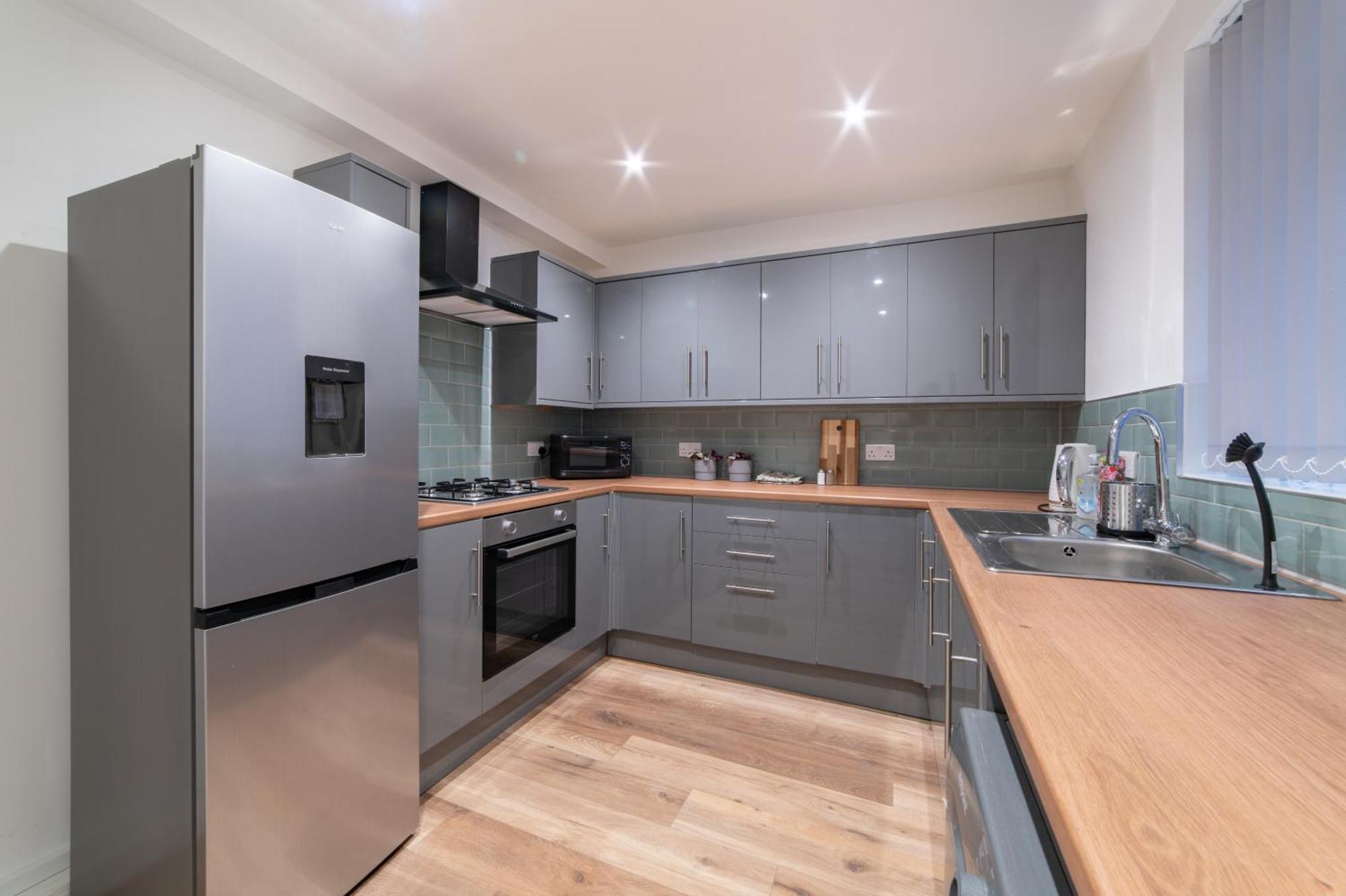With Netflix In A Shared Accommodation, 10 Min Walk From The Stadium * Liverpool