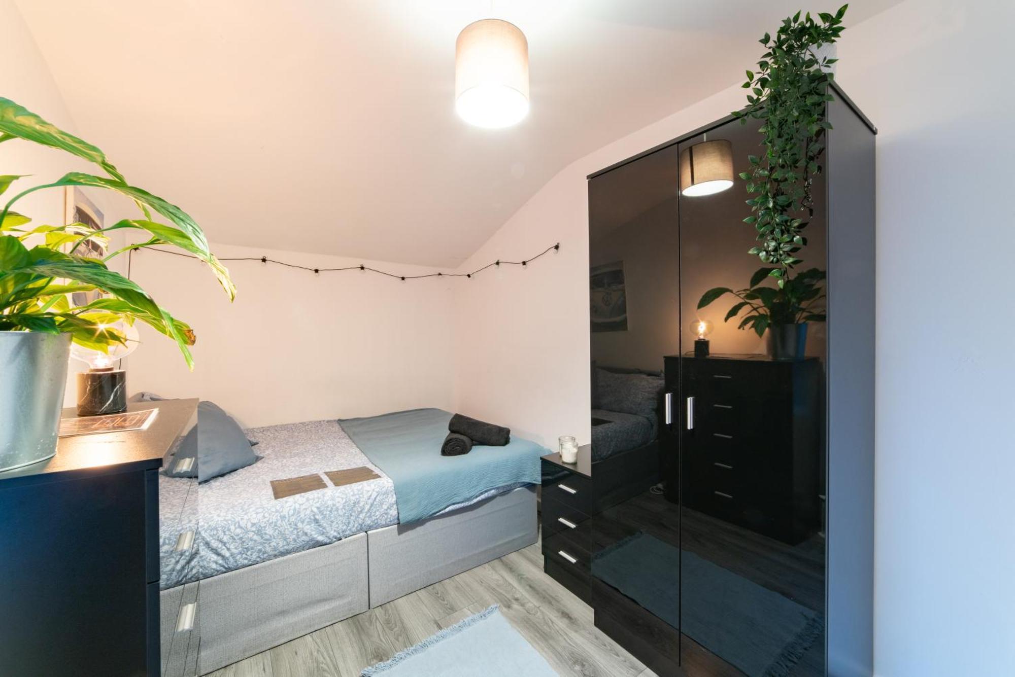 Cozy In Shared Near Anfield Stadium With Parking And Wifi * Liverpool