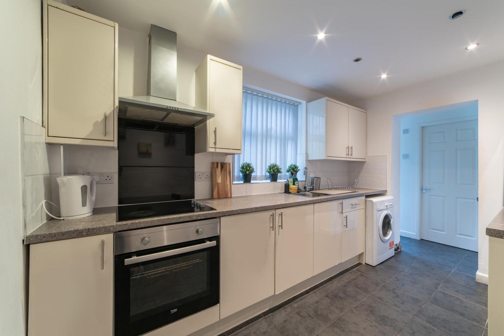 Cozy In Shared Near Anfield Stadium With Parking And Wifi *