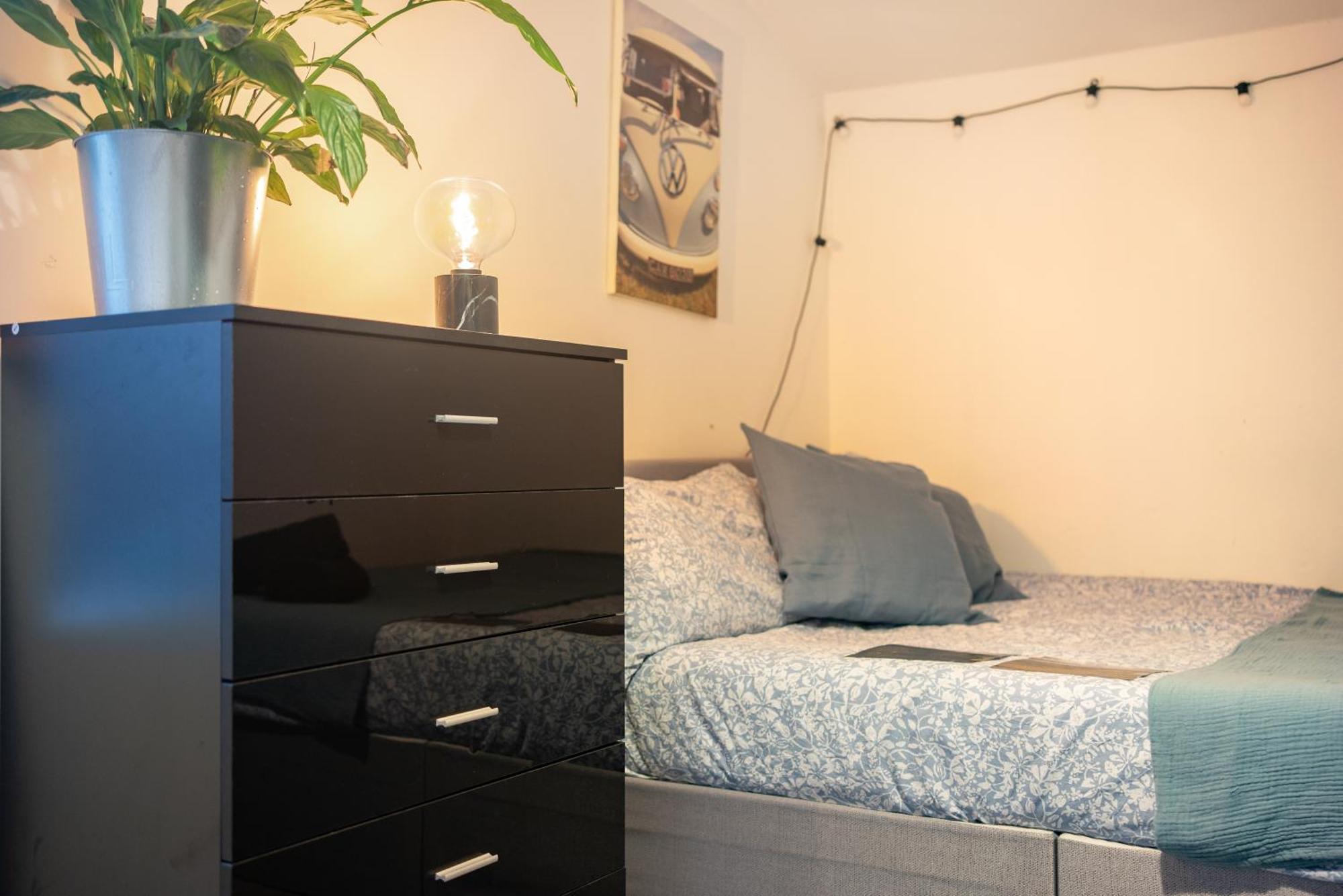 Cozy In Shared Near Anfield Stadium With Parking And Wifi