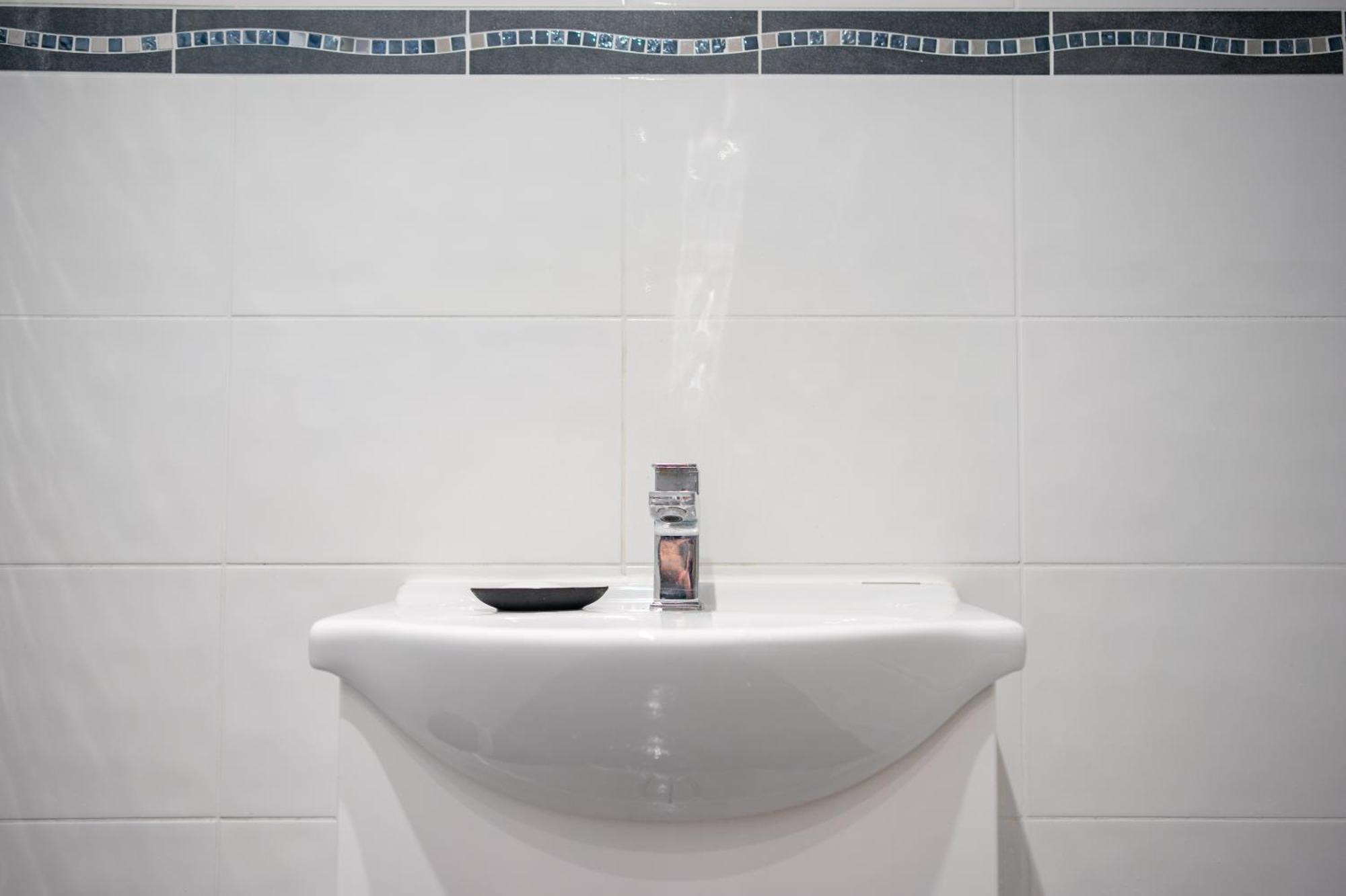 Cozy In Shared Near Anfield Stadium With Parking And Wifi Homestay