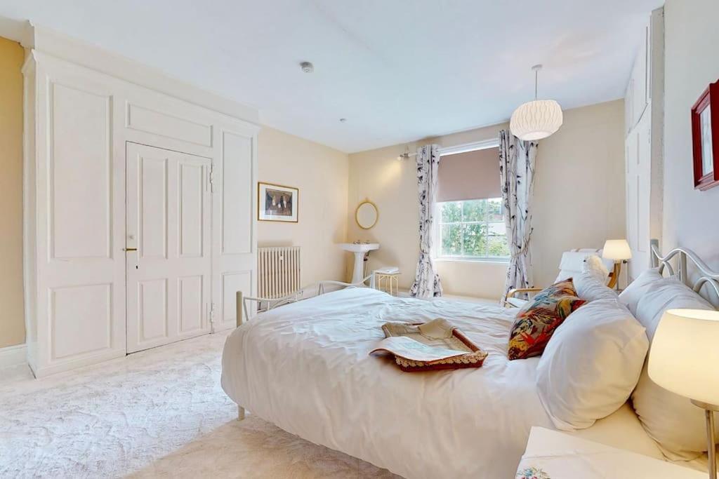 Georgian House With Parking Holiday home *