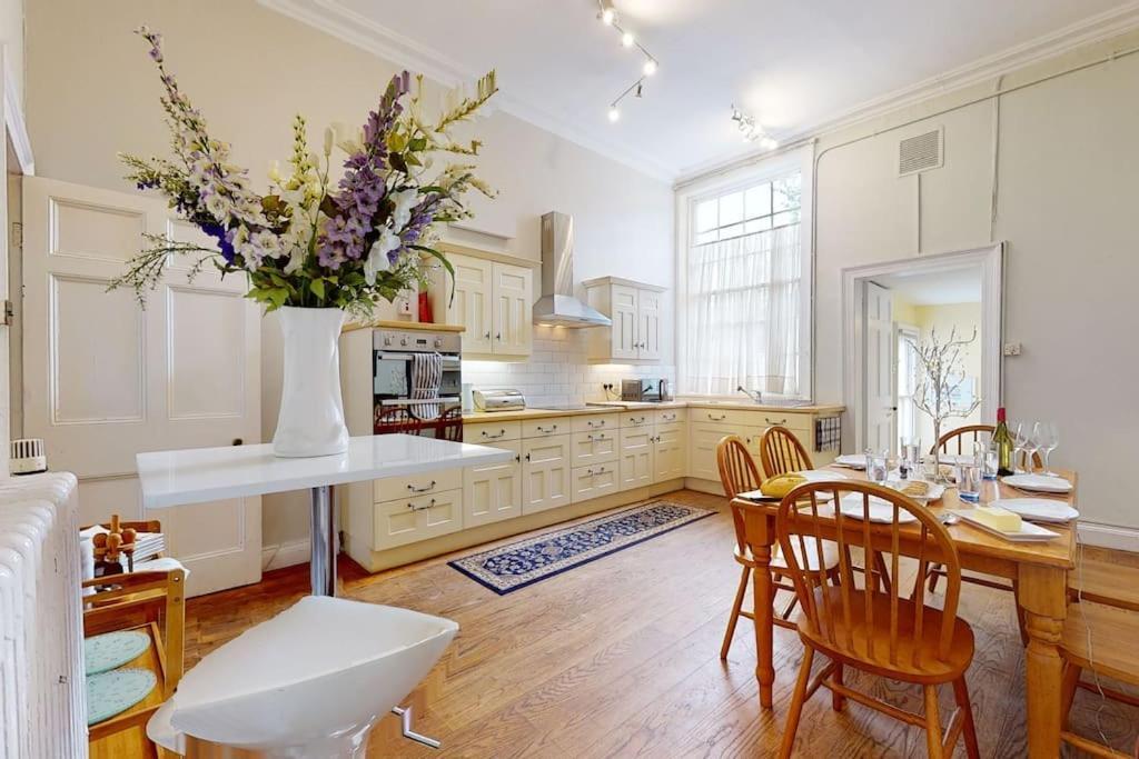 Georgian House With Parking Holiday home Liverpool