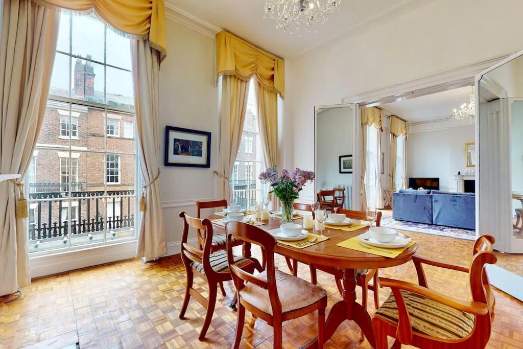 Georgian House With Parking Holiday home